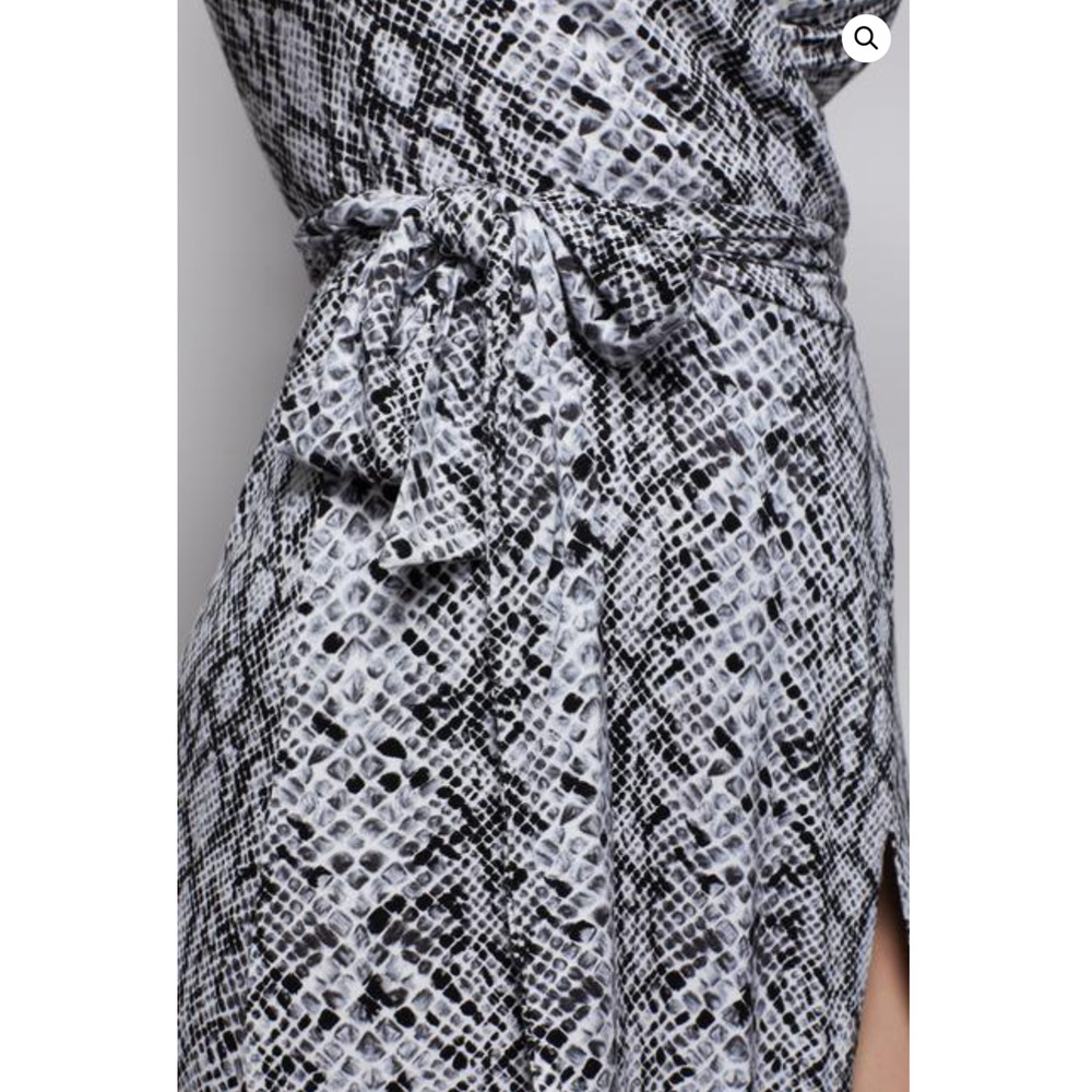 GOOD AMERICAN NWT The Runaround Animal Print Long Sleeve Wrap Dress // XS - Picture 15 of 15